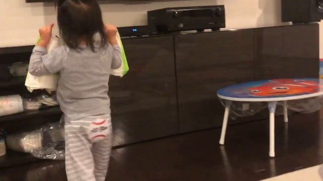 Changing the koala’s diaper смотреть онлайн