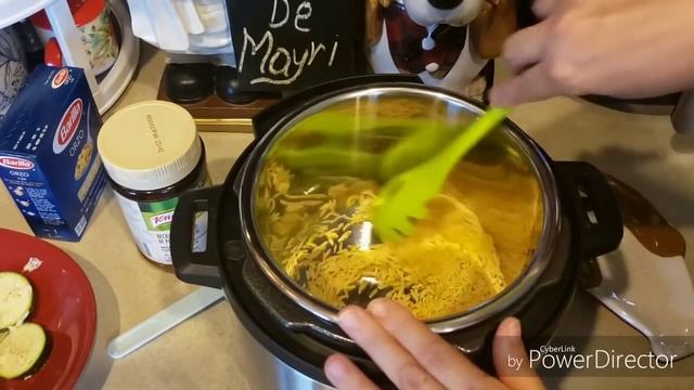 PECHUGAS DE POLLO AL CILANTRO, ARROZ CON PASTA ORZO Y CALABACINES