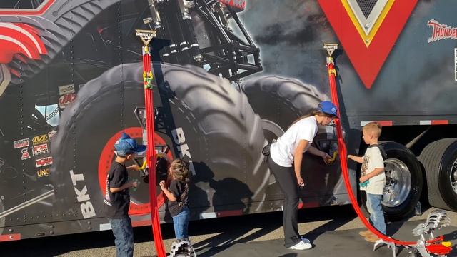 Monster Jam Superstar Challenge 11-11-2023 . Nitro Vs Neon смотреть онлайн