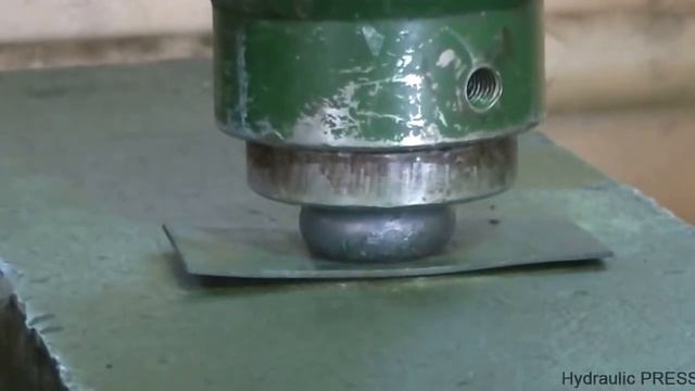 Red-hot steel ball under the pressure of 500 tons смотреть онлайн