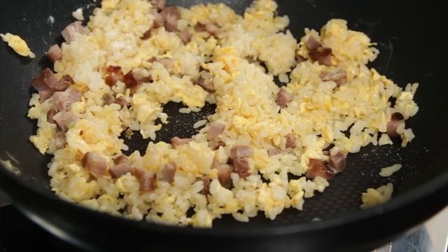 Жареный рис по японски со свининой и яйцом смотреть онлайн