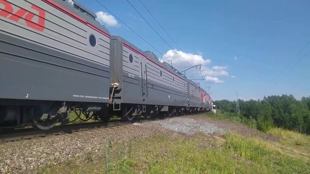 Электровоз ВЛ80Р-1673/1705 со сплоткой электровозов 3ЭС5К,ВЛ80Р и приветливой бригадой смотреть онлайн