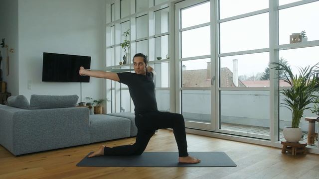 7 MIN mobility exercises for the spiral fascia chains | Muscle length training | BLACKROLL® смотреть онлайн