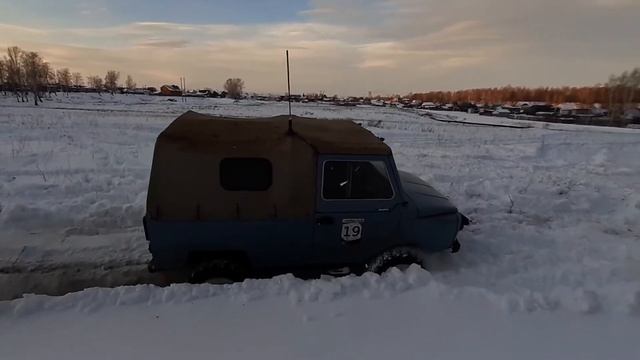 ЛУаЗ в снегах смотреть онлайн