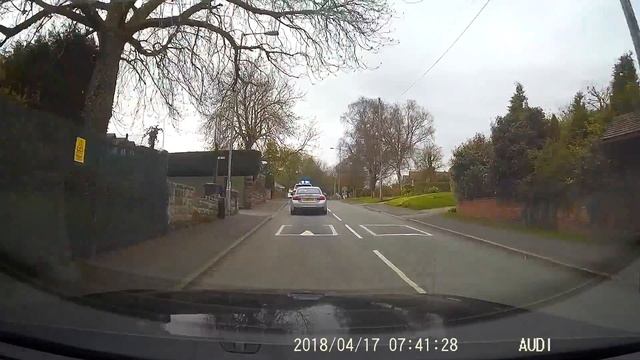 YK17 ZYM - This guy is going to cause an accident смотреть онлайн