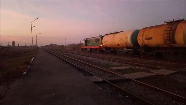 Маневровый тепловоз ЧМЭ3-7333 на станции Цимлянская смотреть онлайн