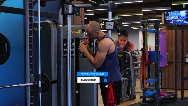 Трицепс Разгъване на Скрипец с Лост / Triceps Pushdown with Bar смотреть онлайн