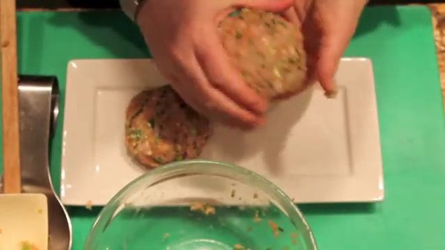 Tuna Burgers with Teriyaki Ketchup смотреть онлайн