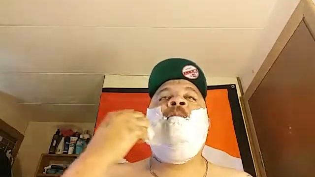 Derby menthol shaving cream / Gillett silver blues смотреть онлайн
