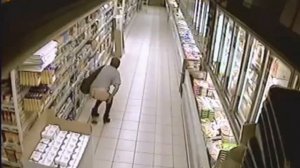 Женщина насрала в супермаркете !