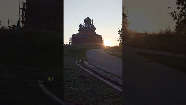 Церковь в лучах уходящего солнца. смотреть онлайн