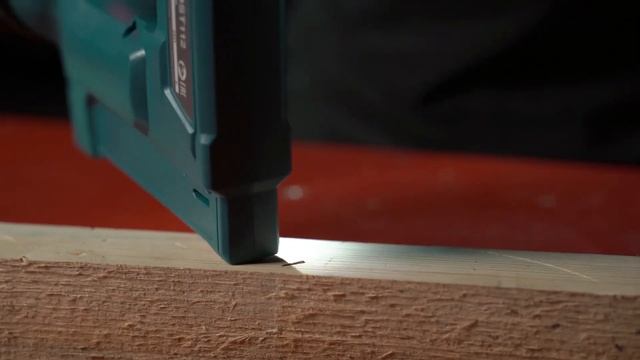 Скобозабиватель аккумуляторный MAKITA DST 112