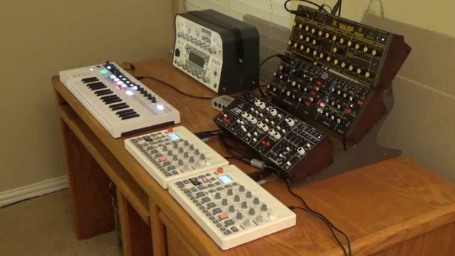 HEDD LO - Arturia KeyStep Pro - Behringer CAT - Wasp - Model D - Elektron Model:Samples X2 смотреть онлайн