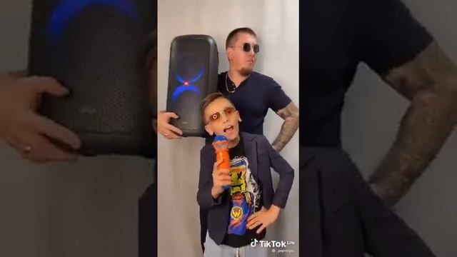 От улыбки пёрнул бегемот