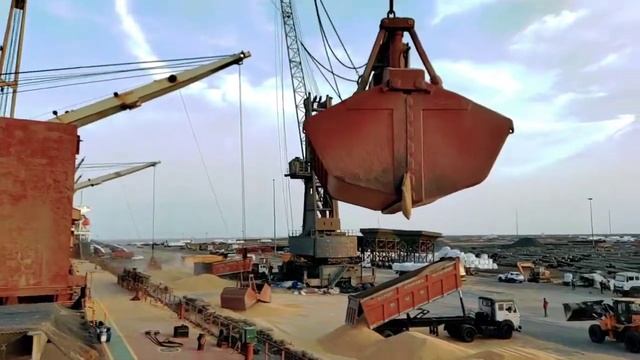 KANDLA PORT LOADING WHEAT IN BULK смотреть онлайн
