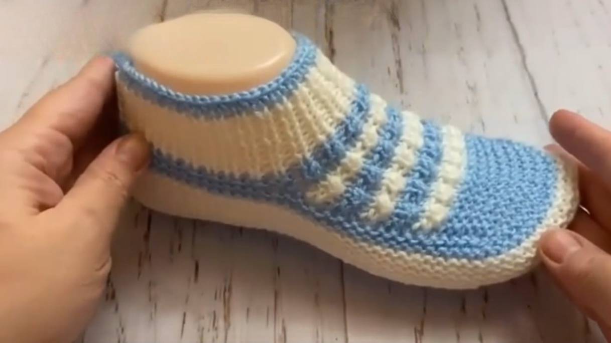 КЛАССНЫЕ тапочки следки на двух спицах без швов смотреть онлайн