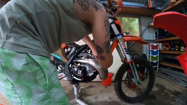 ktm 300 exc, new radiator hoses смотреть онлайн