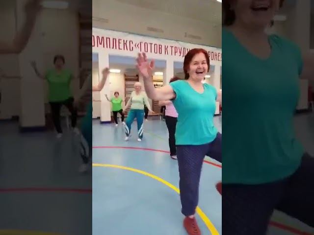 Готовим Новогодние шоу! Нас ждут в Ла Скала! Как наша прима в красном?! смотреть онлайн