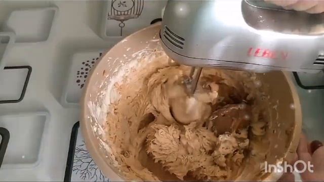 Крем из сливочного масла с вареной сгущенкой/Butter cream with boiled condensed milk смотреть онлайн