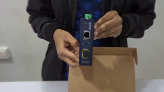 IGT-815AT Industrial Compact Media Converter Unboxing смотреть онлайн