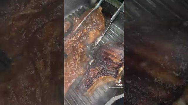 Стейки не подгорели! Просто замаринованны в соевом соусе и вине смотреть онлайн