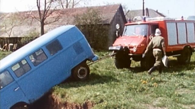 All about Unimogs - old and new 'Mogs driven смотреть онлайн