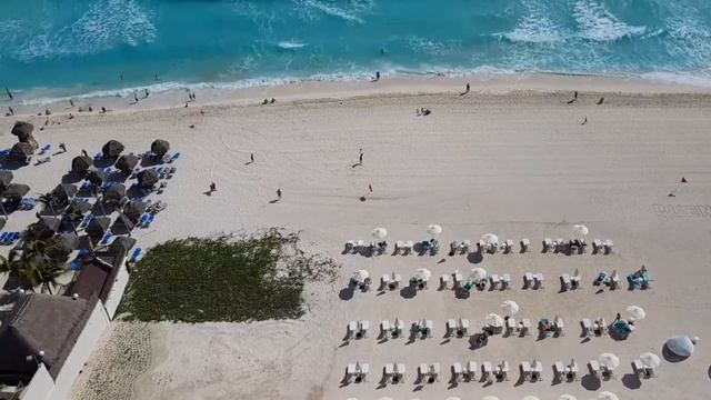 Caribbean Cobalt Art Waves at the Cancun Iberostar Hotel смотреть онлайн