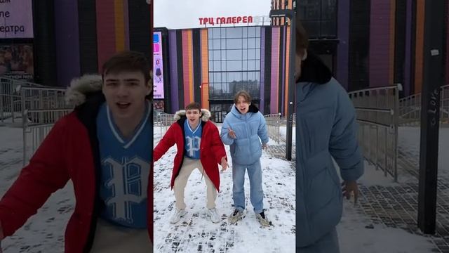 Я стучу по батареям #shorts смотреть онлайн