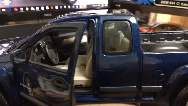 Miniatura Picape GMC Canyon 2004 1/18