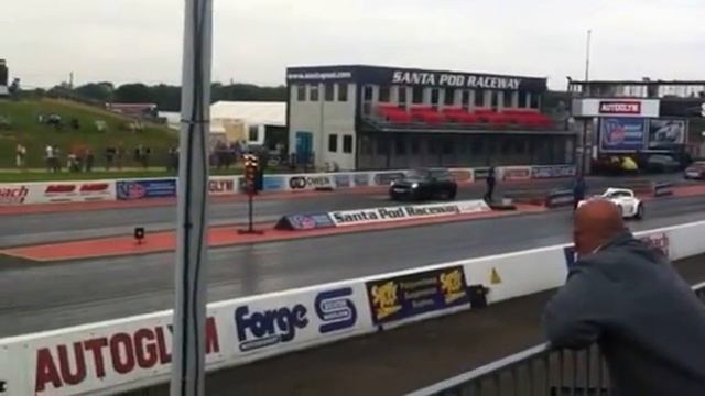 JCW Vs MINI Dragster at Santa Pod смотреть онлайн