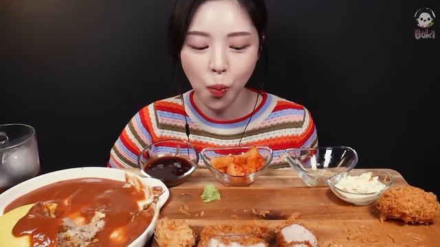 SUB)바삭두툼 돈까스 치즈볼 왕새우튀김 크로켓에 포동한 오므라이스 먹방! 꿀조합 리얼사운드 Pork cutlet and Omelet Mukbang Asmr смотреть онлайн