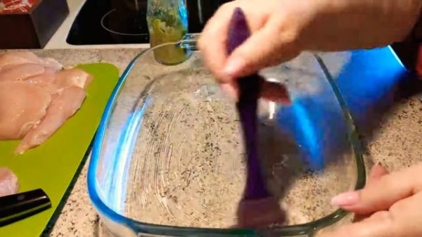 Куриное филе под соусом песто.Chicken fillet with pesto sauce.