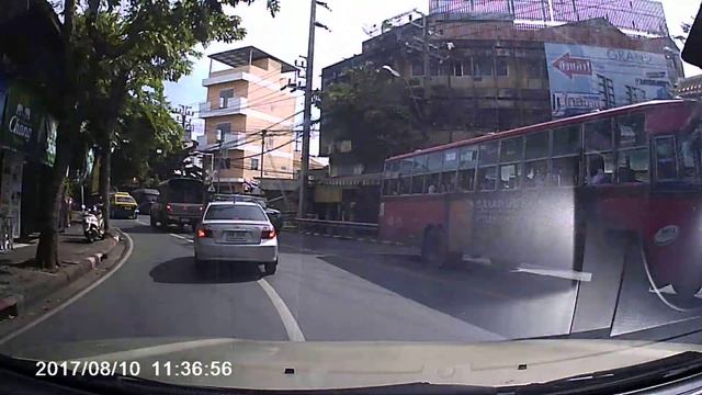 ภาพจากกล้องติดรถ iROAD Quattro รุ่น I6 Plus - กลางวัน смотреть онлайн