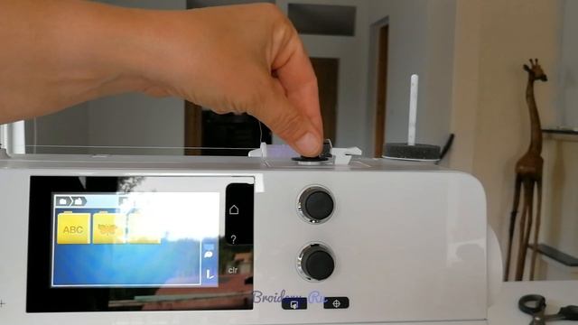BERNINA 500E: Коротко о размере челнока смотреть онлайн