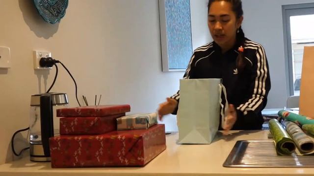 VLOGMAS DAY 6 : GIFT WRAPPING || NAG DINNER MAG ISA || JOVE'SVLOG смотреть онлайн