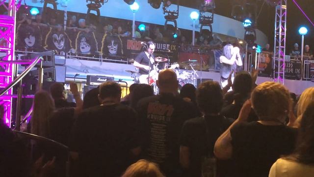 KISS Kruise 9 - Bruce Kulick - part 2 смотреть онлайн
