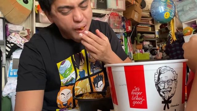 KFC Mukbang Pt.2 ft. Marlene смотреть онлайн