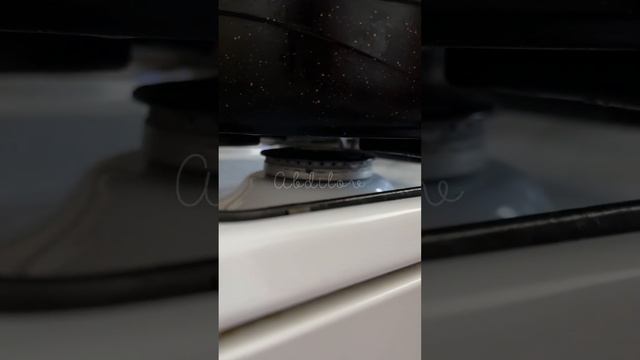 Мама готовится к ифтару. Скоро будут чебуреки ))) смотреть онлайн