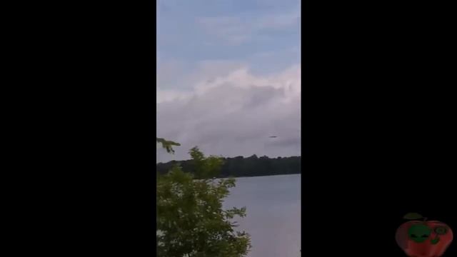 Man In North Carolina Films UFO Over Lake Norman смотреть онлайн