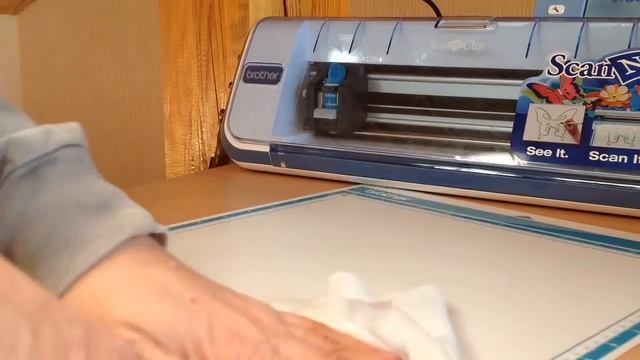 Плоттер ScanNCut: ОЧИЩАЕМ МАТ смотреть онлайн