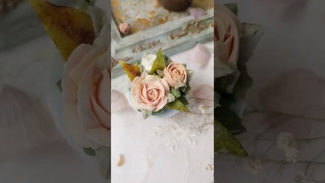 пирожные с кремовыми цветами, как украшение праздничного стола смотреть онлайн