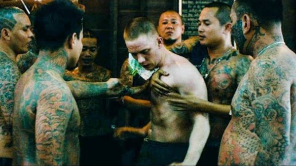 Европеец пытается ВЫЖИТЬ в самой жуткой тюрьме ТАИЛАН