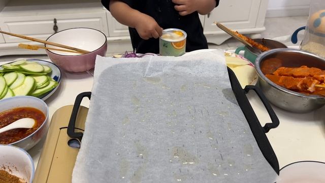 【环华十年】西安疫情又来了，我们被困小区只进不出，每天做核酸检测！ смотреть онлайн