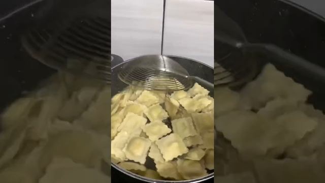 رافيولي بصلصة الطماطم على الطريقة الايطالية смотреть онлайн