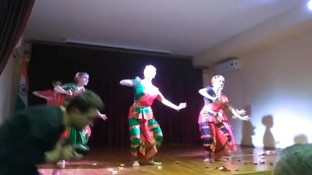 15.02.19 - Под звездами Индии - Чаришну смотреть онлайн