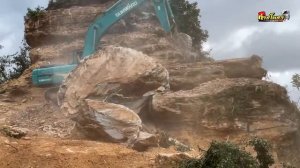 Экскаватор SUNWARD обрушивает гору, опасная работа.