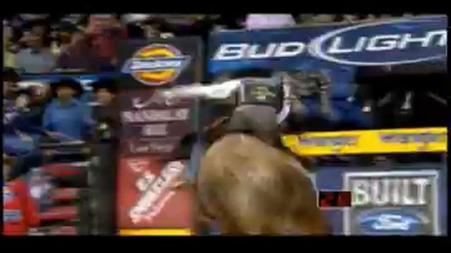 PBR rider Justin McBride clinches the 2007 PBR World Title on the back of the bull Camo. смотреть онлайн