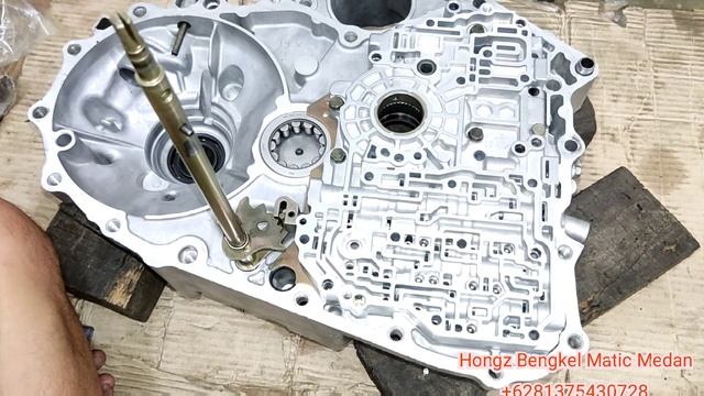 #Hongzbengkelmatic#tutorial cara pasang komponen transmisi matic mobil Honda stream ( SLXA) part 1 смотреть онлайн