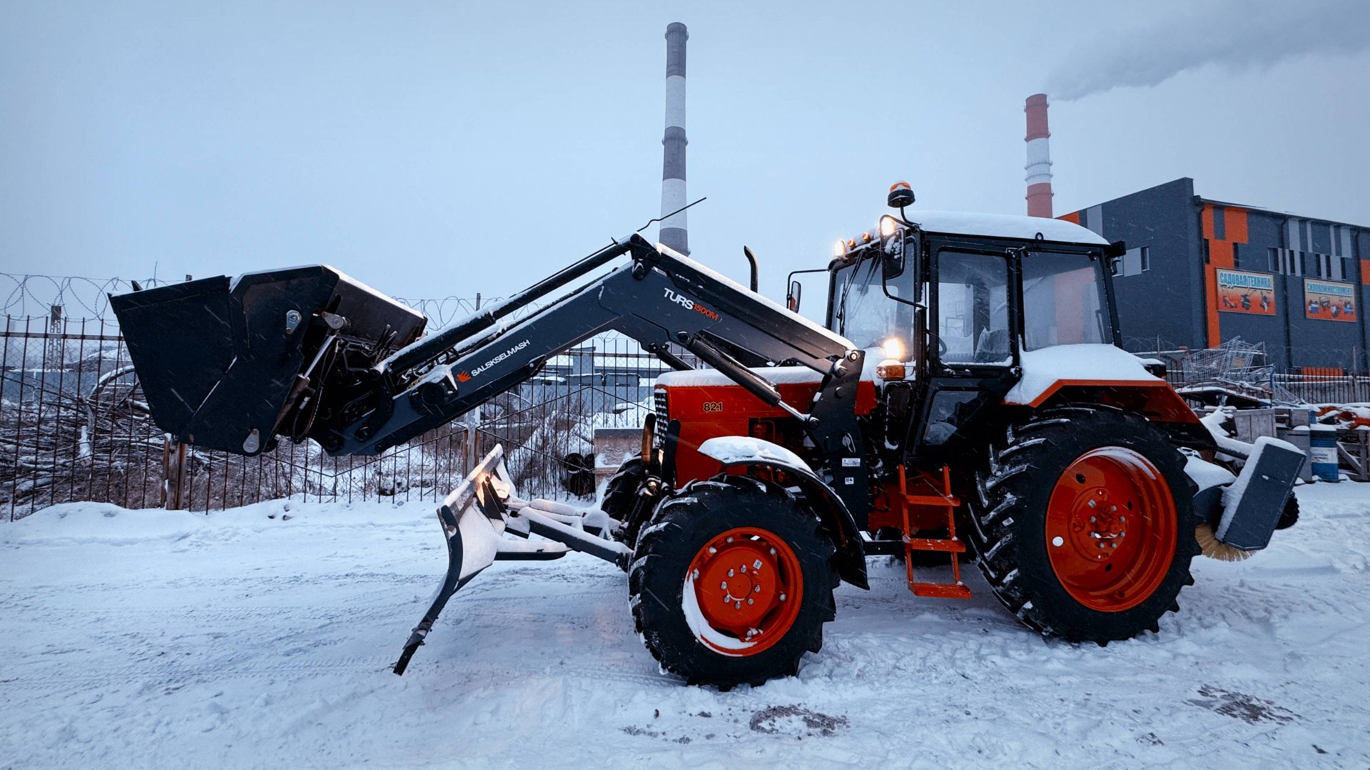 Новые цены на тракторы Беларус. Обзор Беларус-82 с лучшим погрузчиком ТУРС-1500 смотреть онлайн