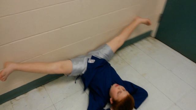 Wall Splits смотреть онлайн